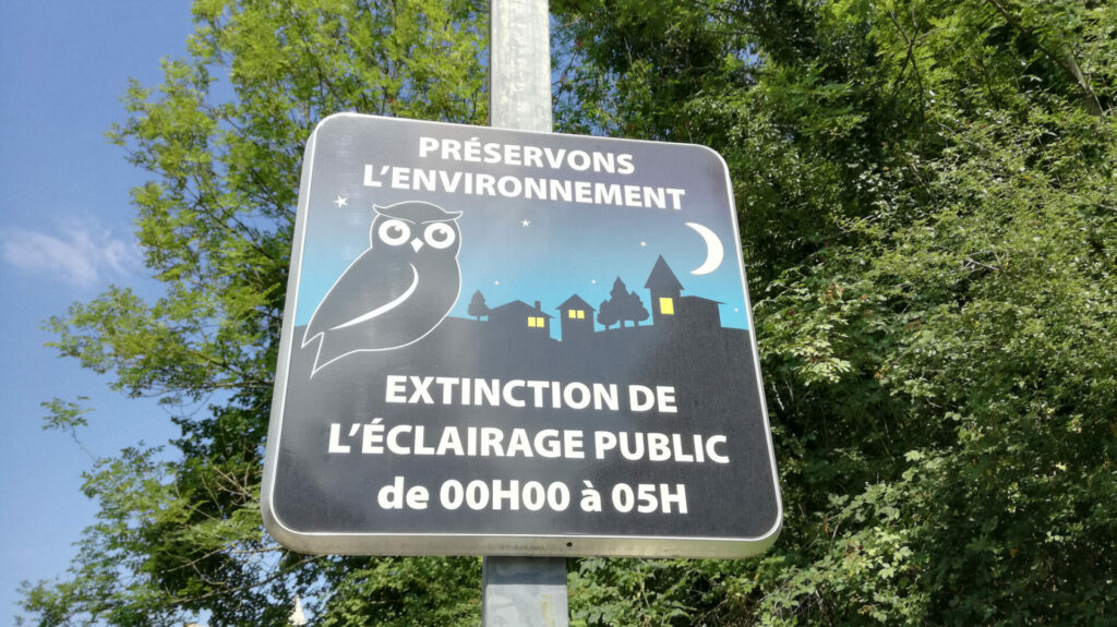 Panneau d'affichage d'extinction de l'éclairage public pour lutter contre la pollution lumineuse